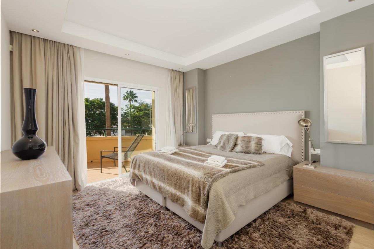 Home, With Sea Views, South Facing And Close To The Golf Course And The Beach, In Elviria Hills Appartamento