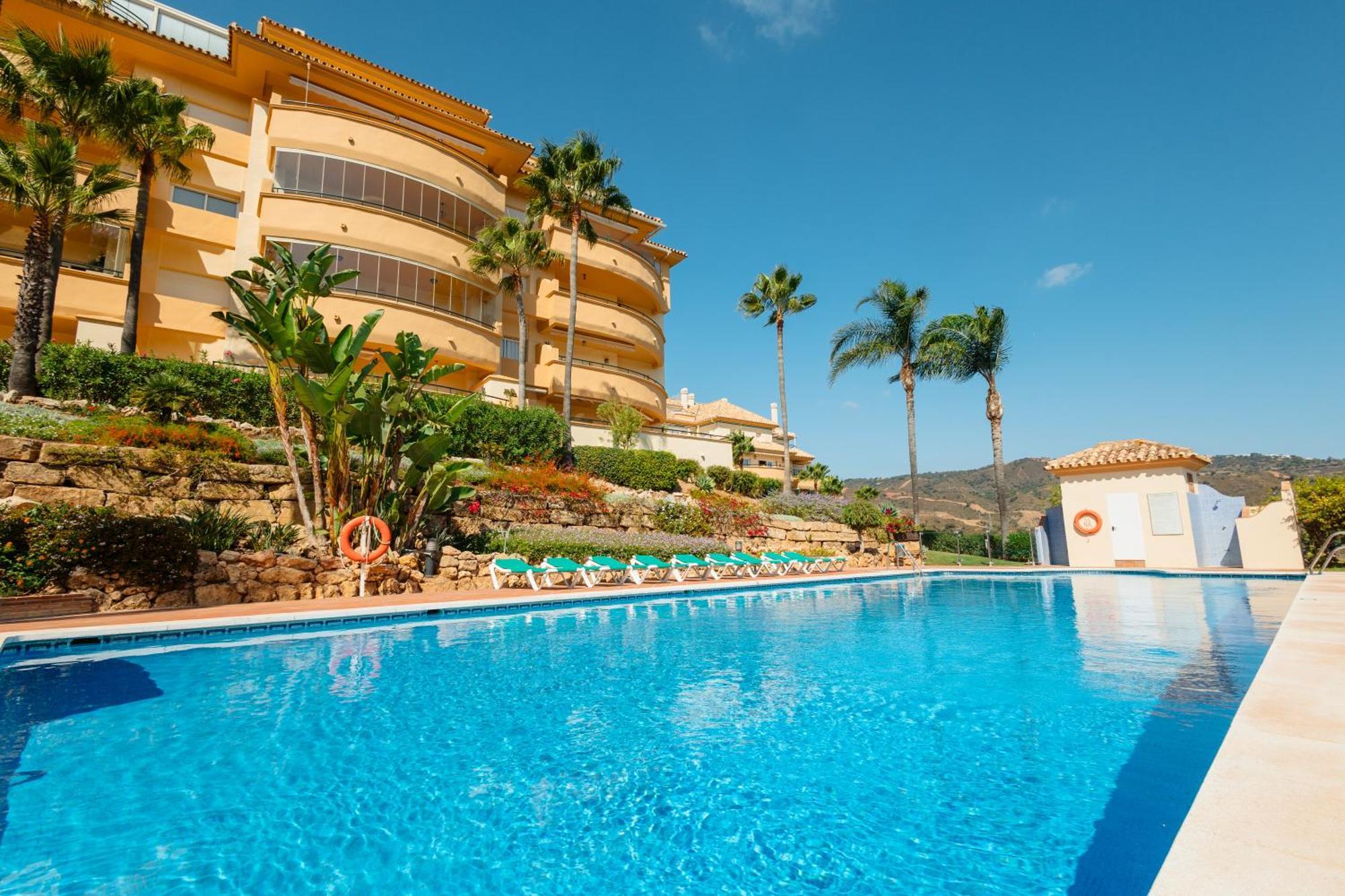 Home, With Sea Views, South Facing And Close To The Golf Course And The Beach, In Elviria Hills Appartamento