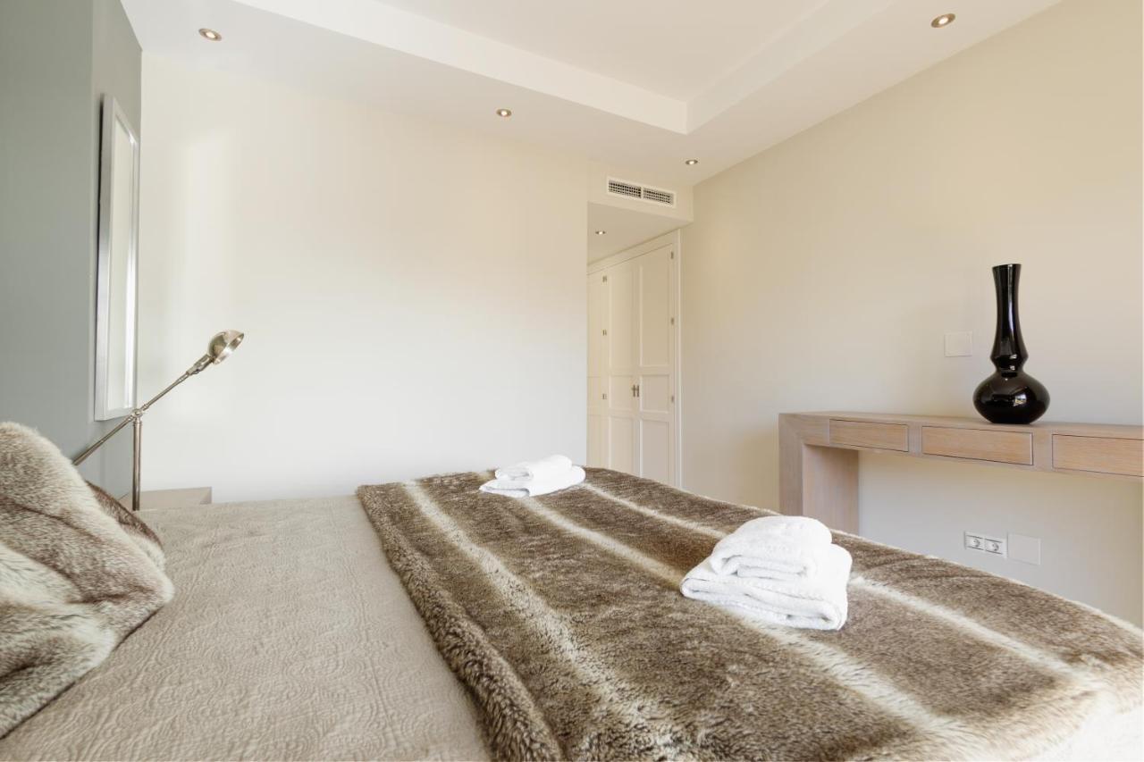 Seaside Golf Retreat: Elviria Hills Apartment *