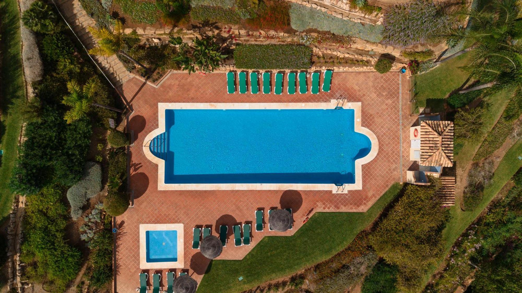 Seaside Golf Retreat: Elviria Hills Apartment Marbella