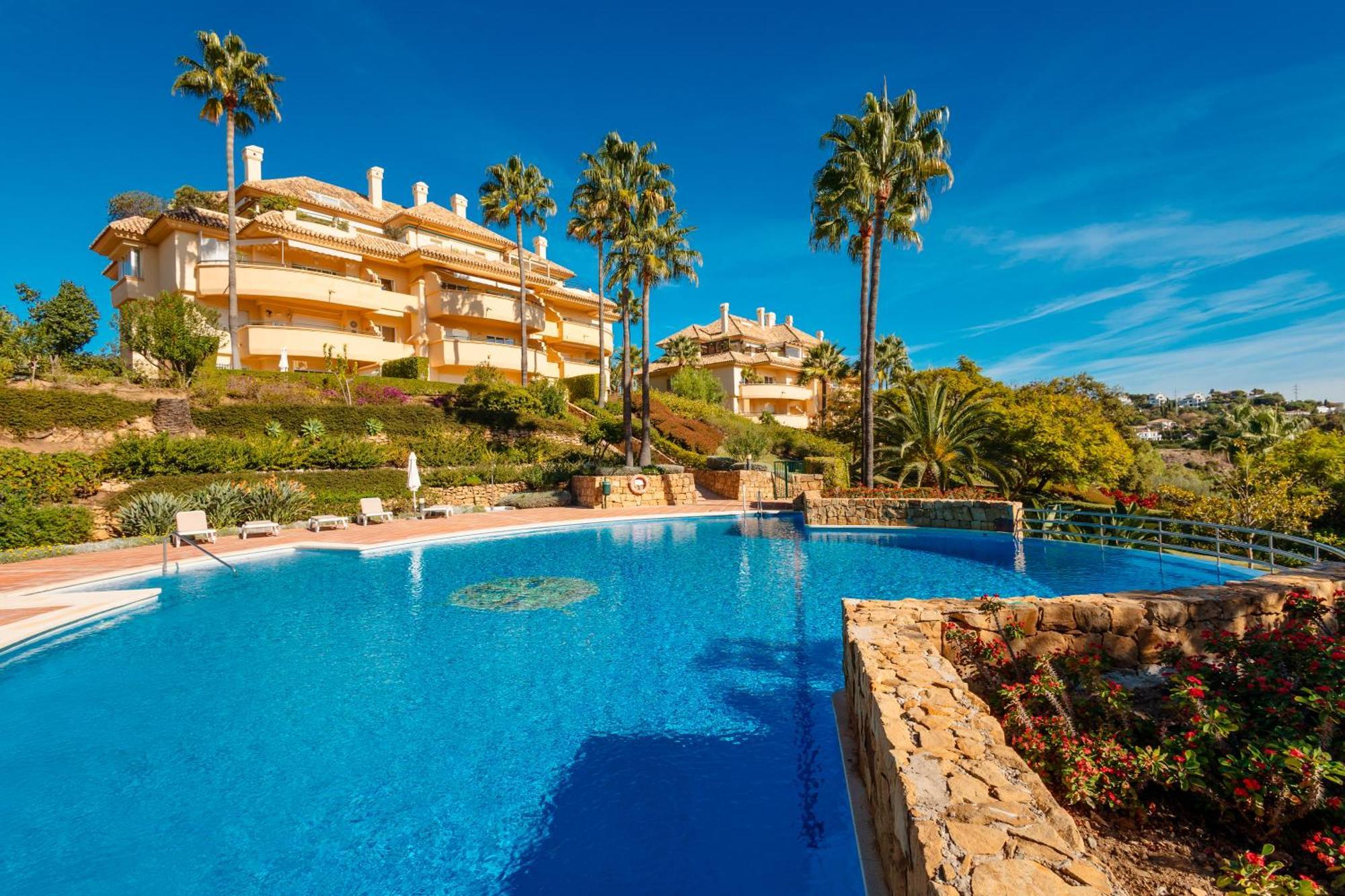 Seaside Golf Retreat: Elviria Hills Marbella